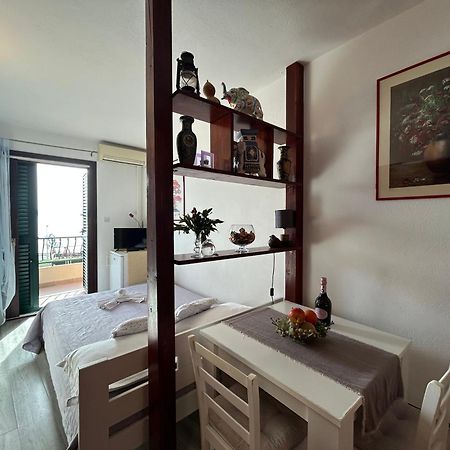 Seafront Studio Apartment+Balcony بودغورا المظهر الخارجي الصورة