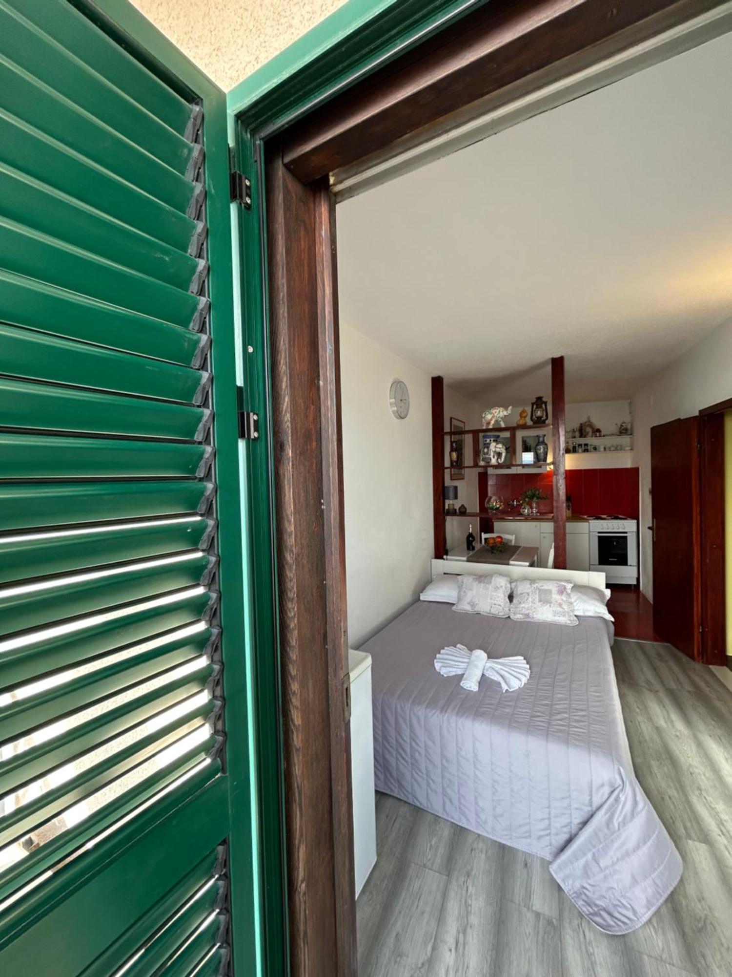 Seafront Studio Apartment+Balcony بودغورا المظهر الخارجي الصورة