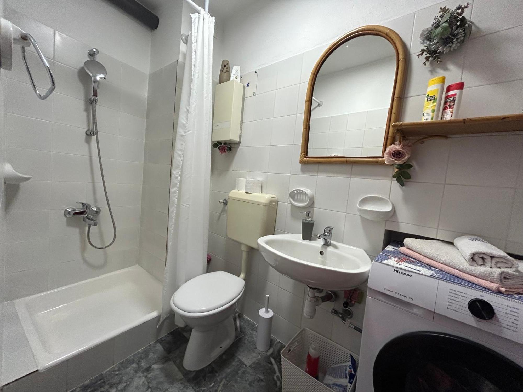 Seafront Studio Apartment+Balcony بودغورا المظهر الخارجي الصورة