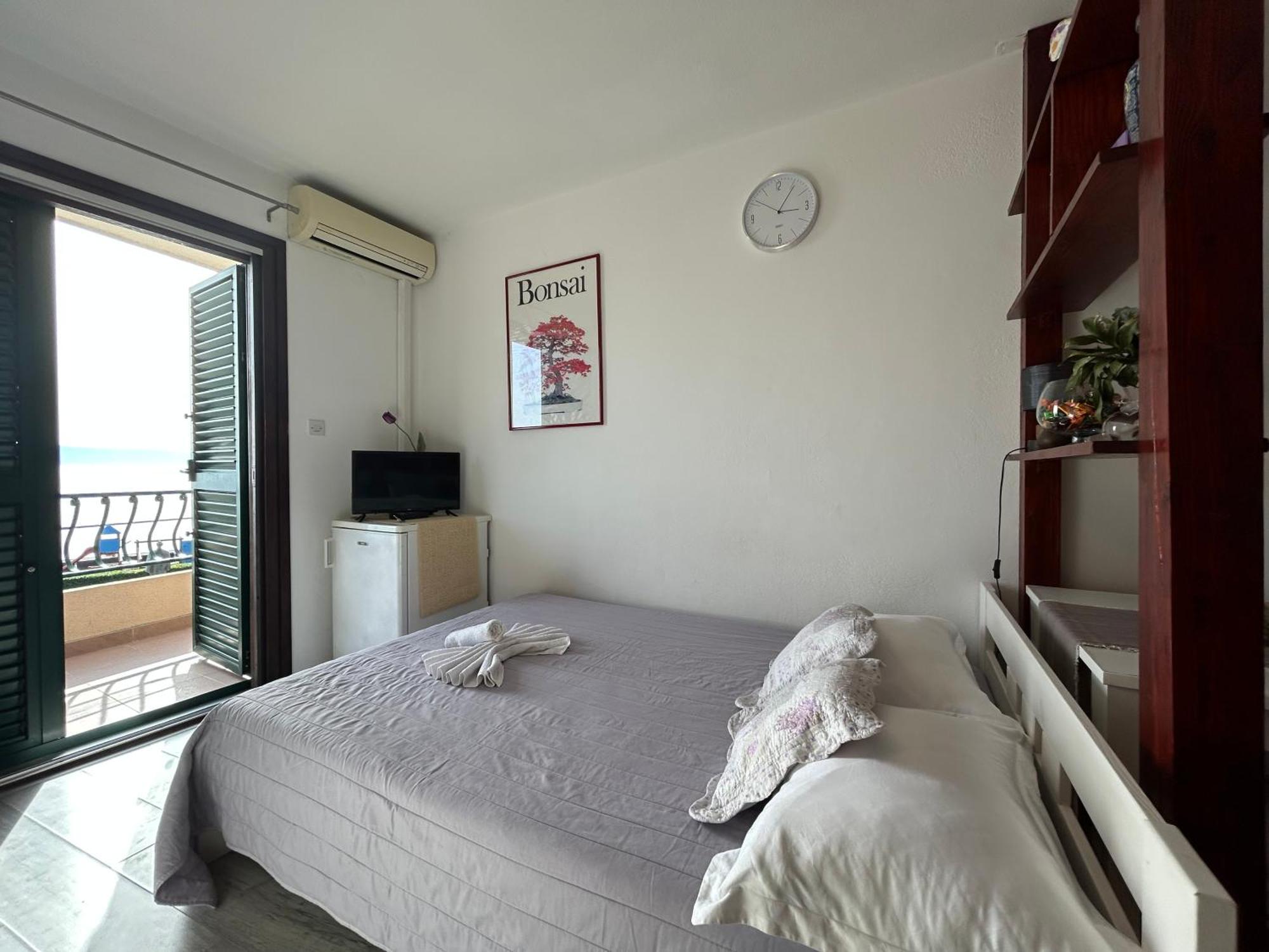 Seafront Studio Apartment+Balcony بودغورا المظهر الخارجي الصورة